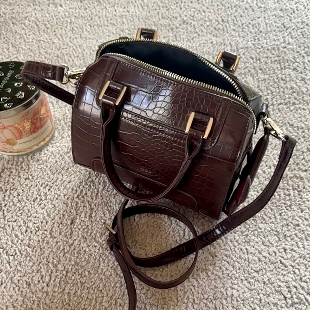 Cute little brown bag, worn once, never reach for it.